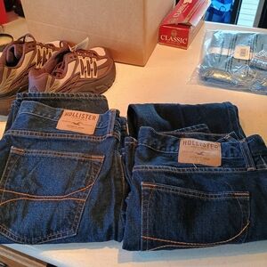 Hollister Men's Dark Blue Denim Jeans - Classic Fit